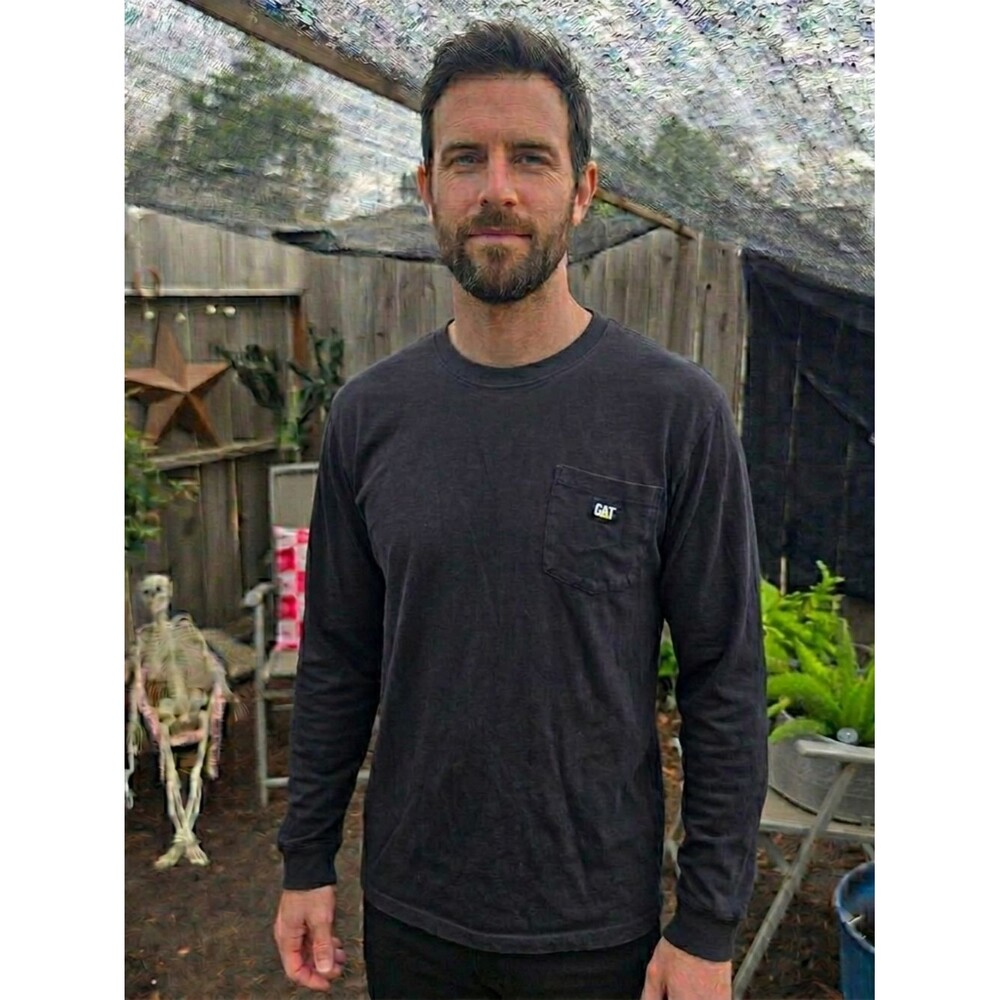 Source Unknown Long-Sleeve Pocket T-Shirt in Charcoal Black